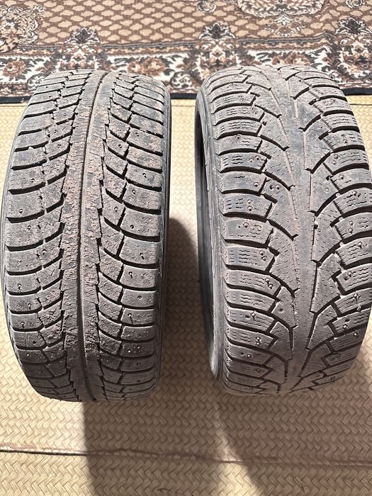 Продам 2 шипованые шины