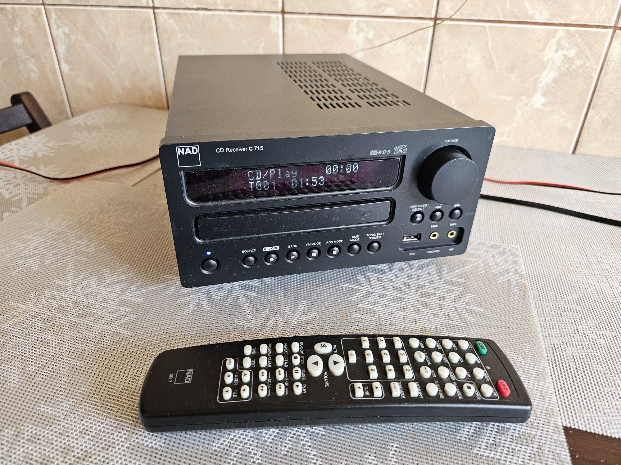 Amplificator / amplituner, cd player NAD  C715, rds, usb, telecomanda.