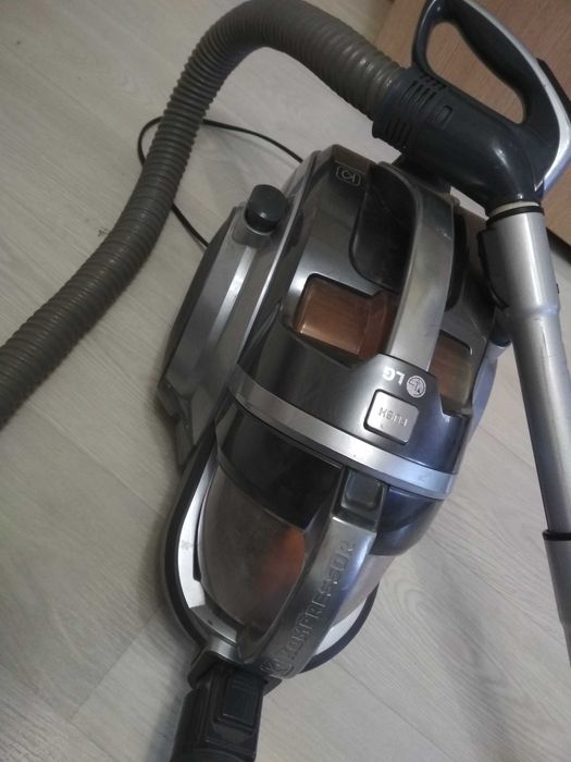 Пылесос LG в комплекте! 1800 вт.