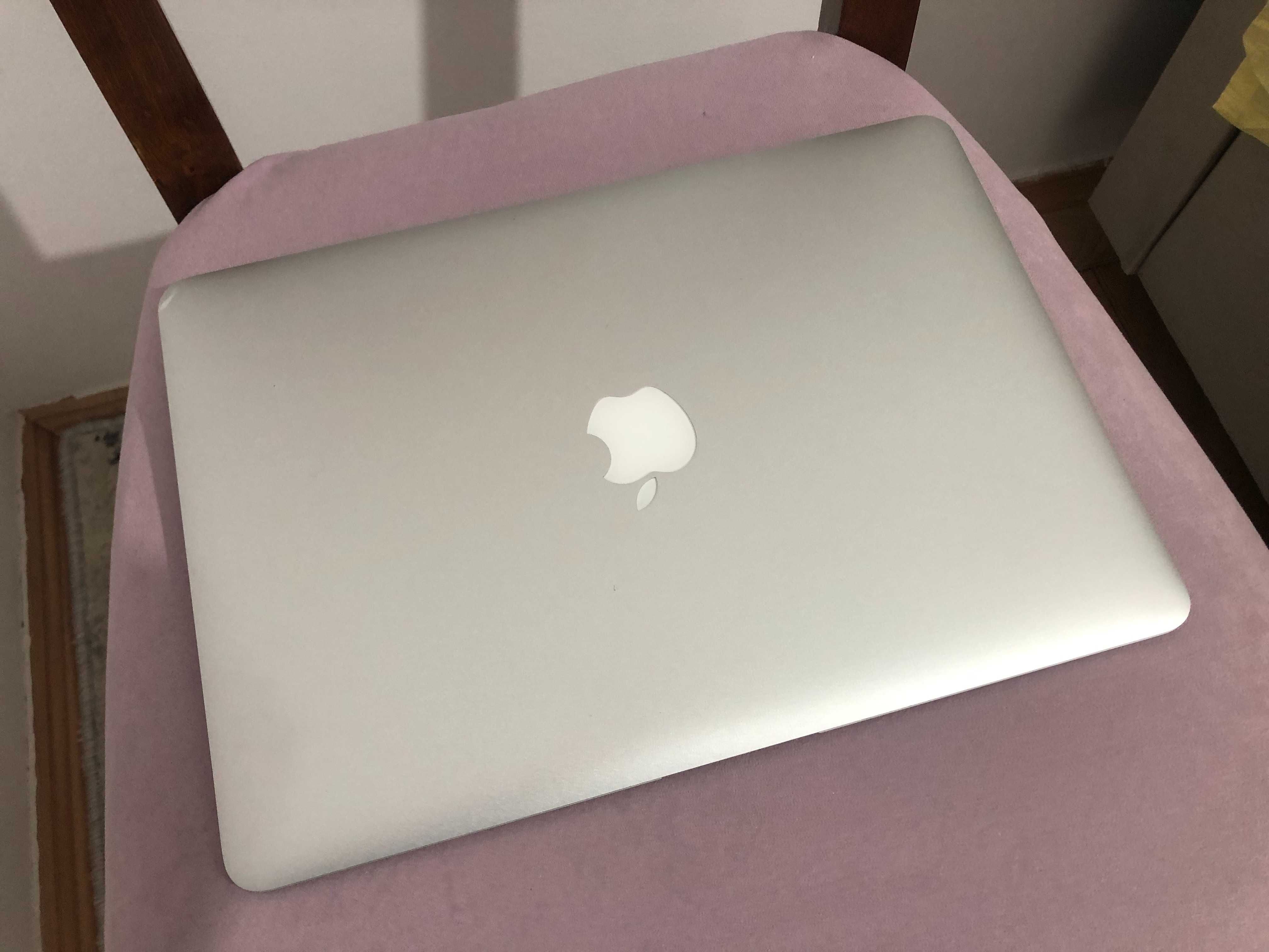 MacBook Air 13,3 inch 2017 i5 1,6 GHz,8 GB,SSD 256 GB. IMPECABIL