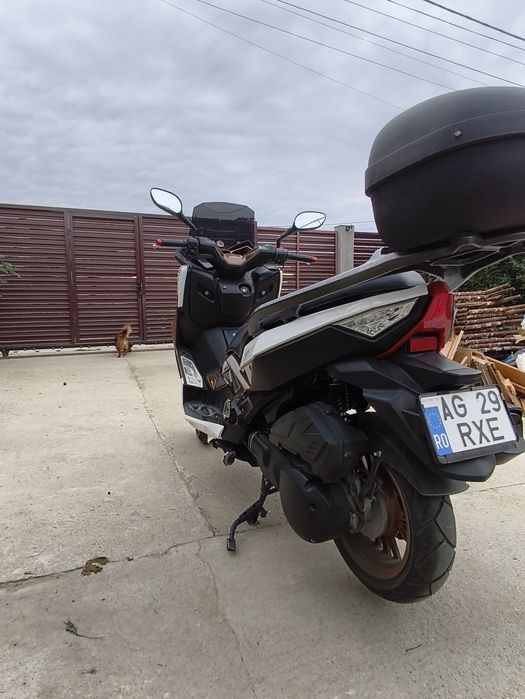 Vând scuter Barton B max 125.