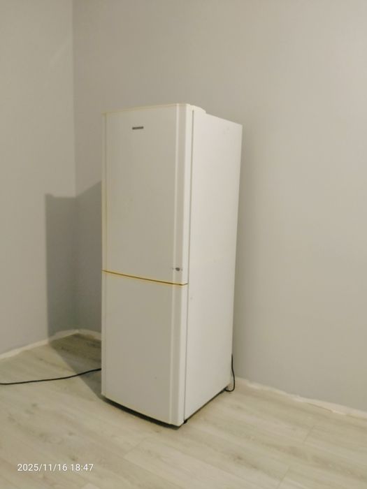 Холодильник SAMSUNG