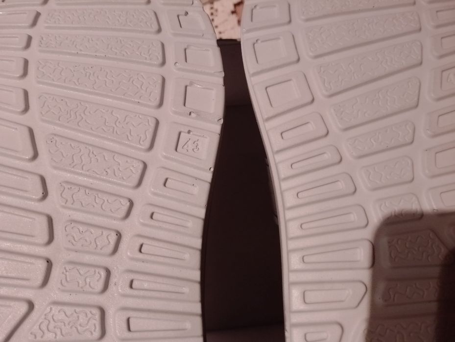 Продавам спортни обувки