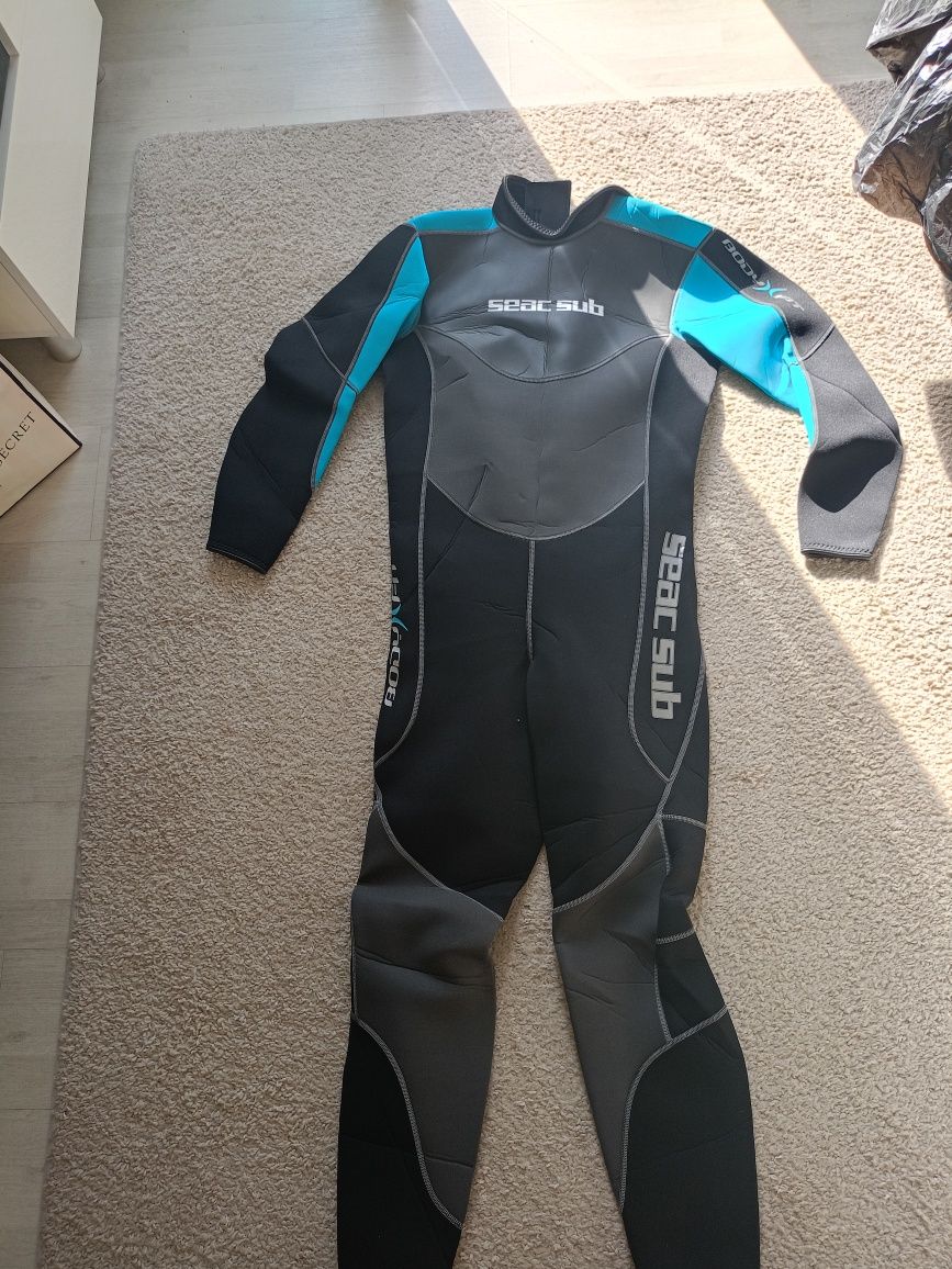 Vând costume de neopren scufundari Seac, nou nout,mărimea XXL grosimea