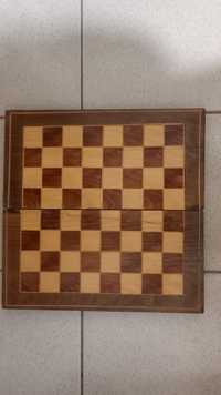 Joc de șah vitange fabricat din lemn lăcuit în anii 1980