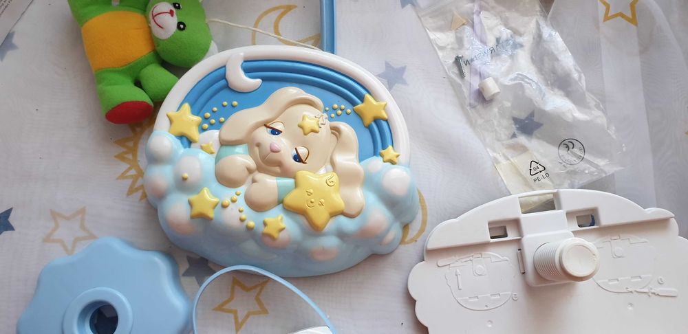 Carusel pentru bebe Fisher Price cu proiectie si telecomanda
