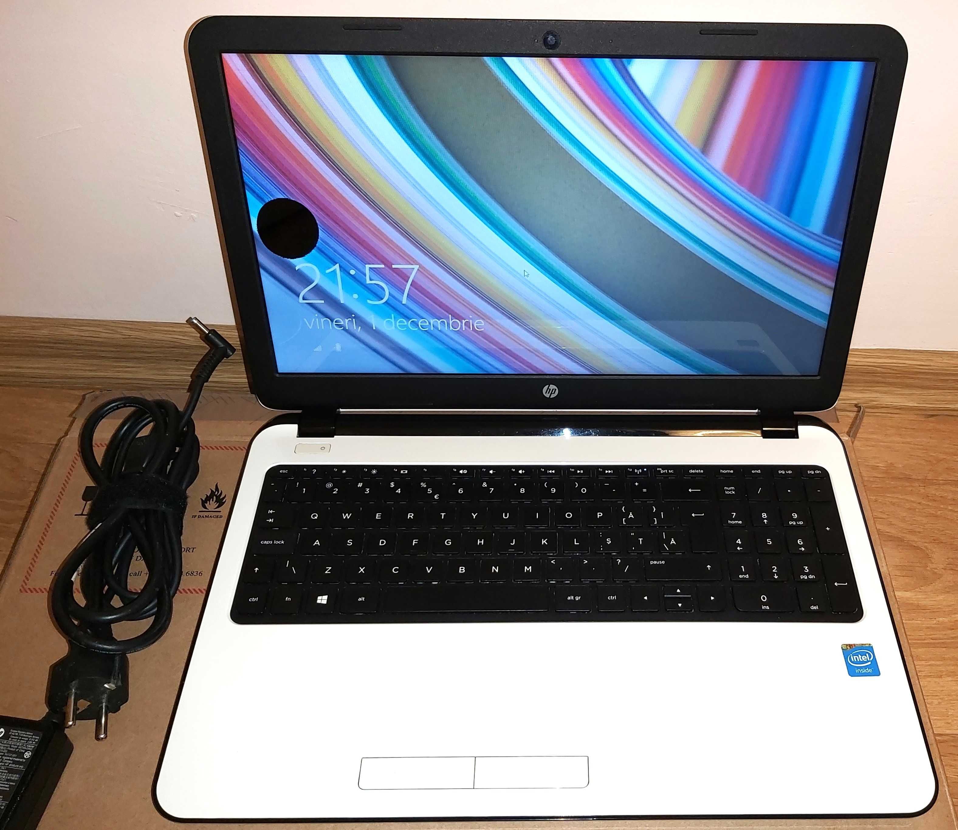 Vând sau dezmembrez laptop HP 15R030SQ
