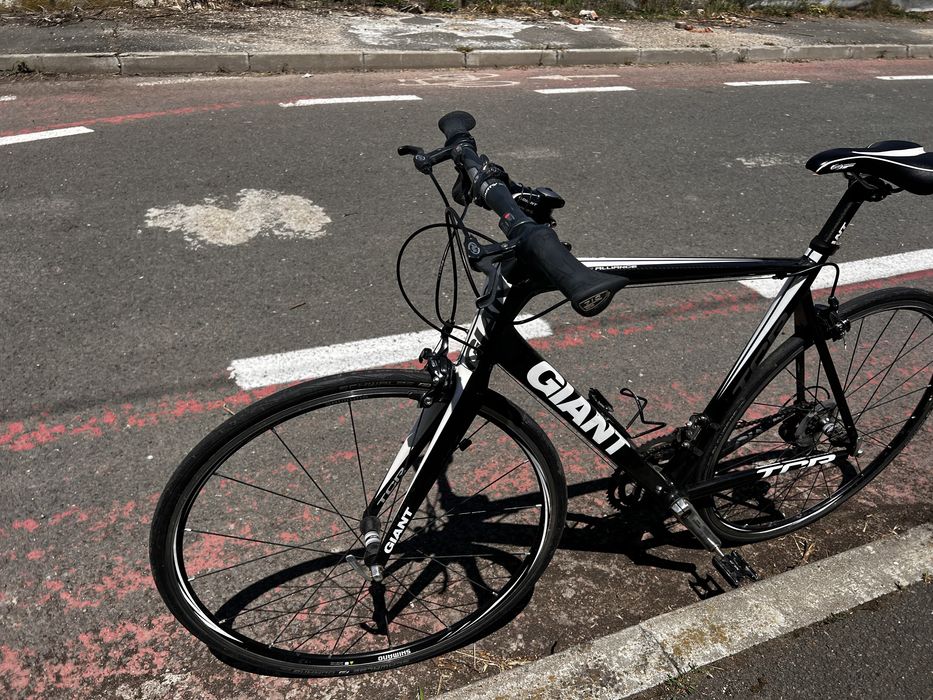 Vand bicicleta carbon Giant stare impecabila