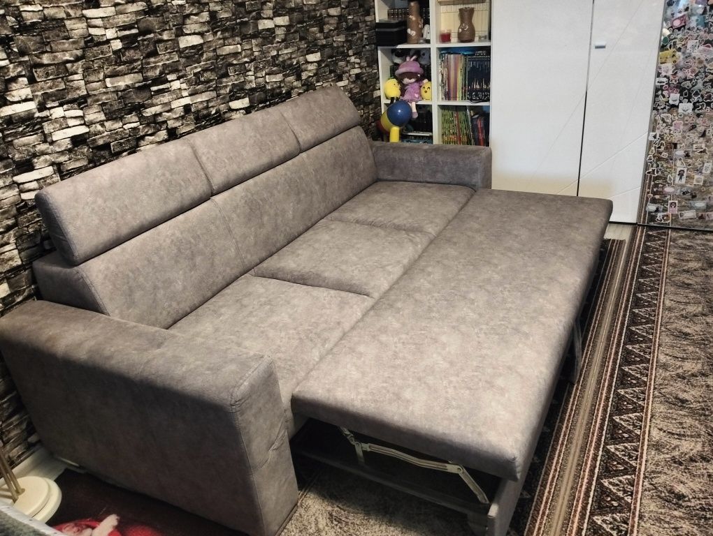 Canapea extensibilă 3 locuri!