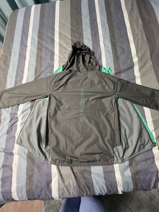 THE North Face яке windrunner Сиво/Синьозелено