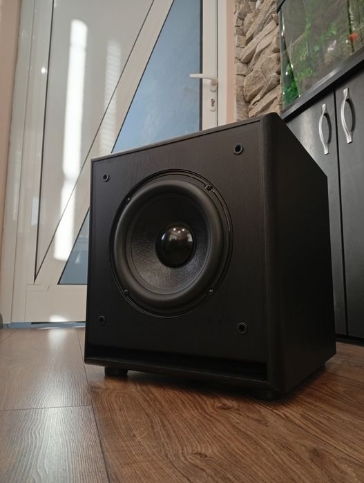 Активен субуфер KEF C-4
