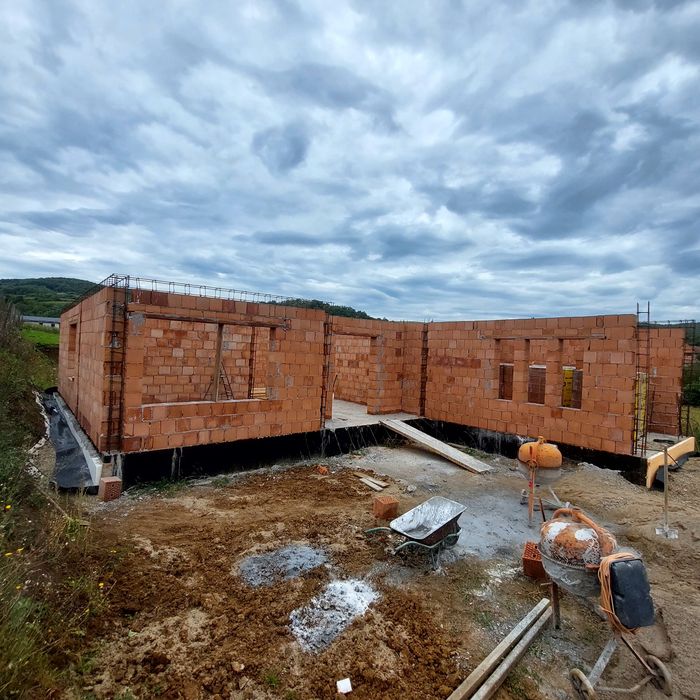 Executăm lucrări in construcții