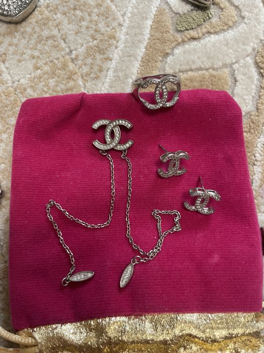 Продам серебро и есть бижутерия.