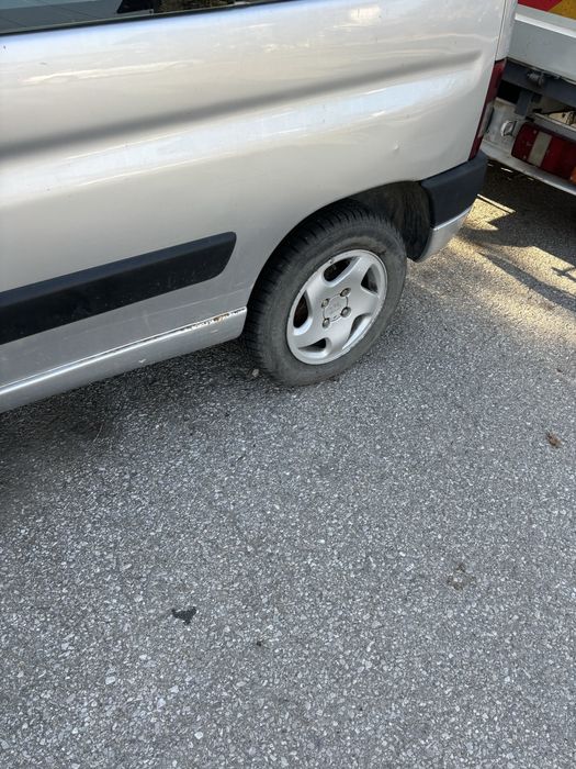 Пежо партнер 1-6HDI на части