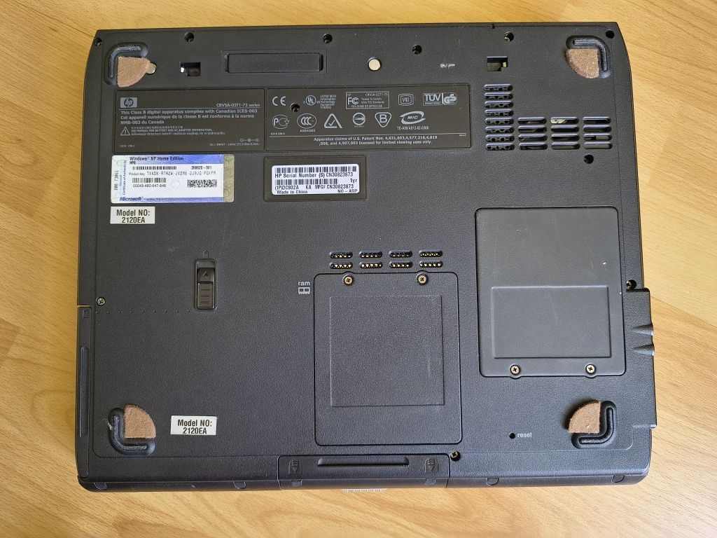 Лаптоп HP compaq /presario 2100