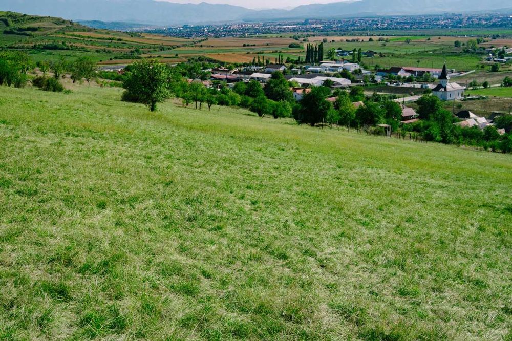 Hopa stai așa. Vând teren intravilan în Sibiu, str Viile Sibiului.