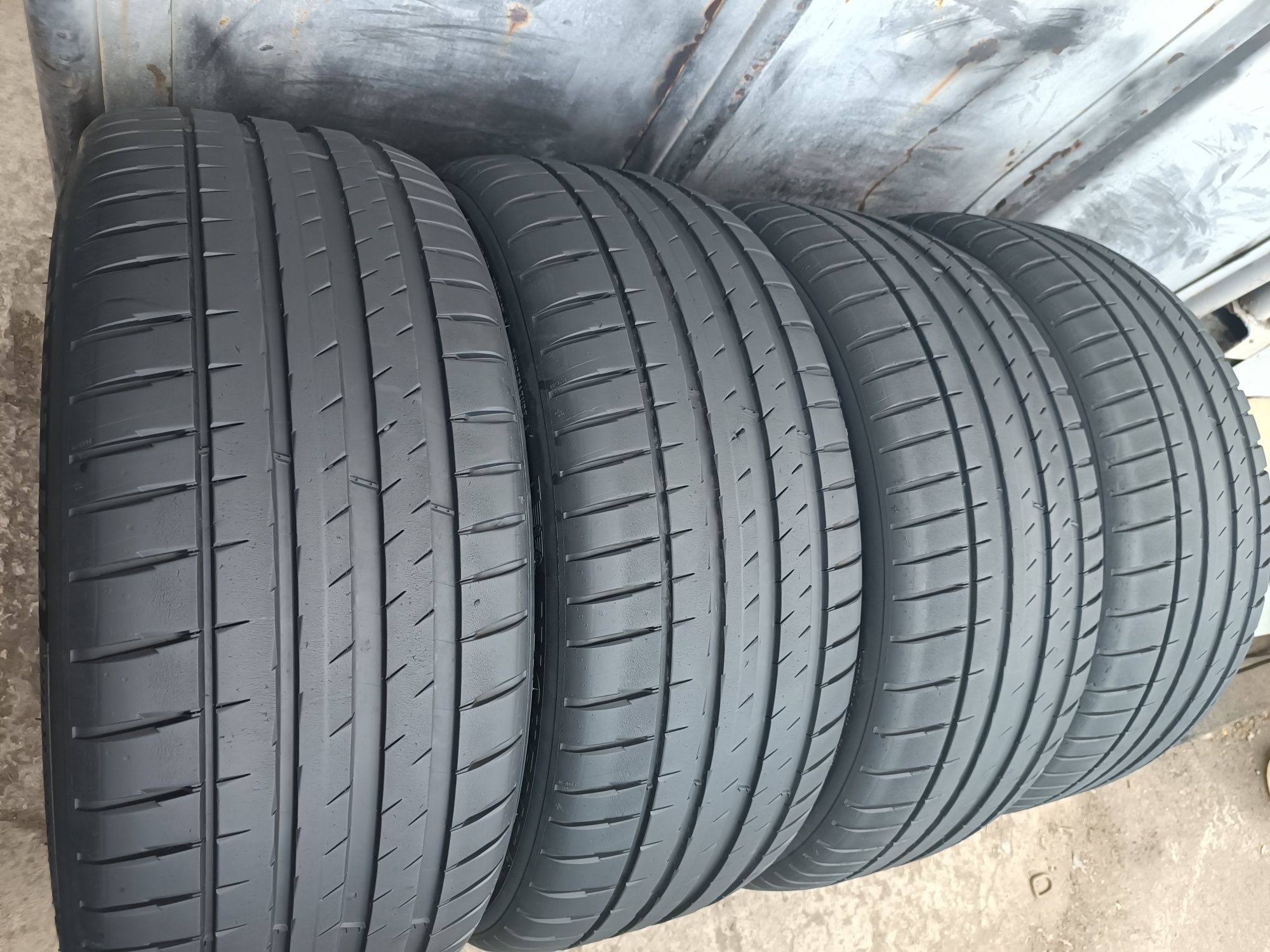 225/45/19 Michelin
