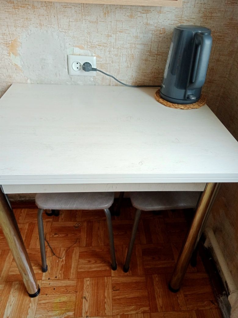 Обеденный стол на кухню,