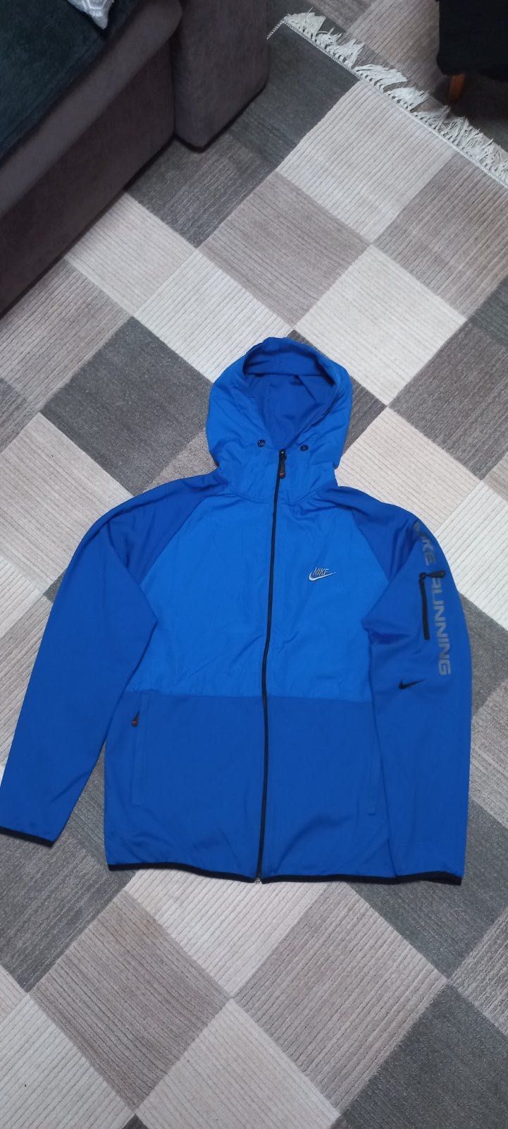 Продавам горница Nike