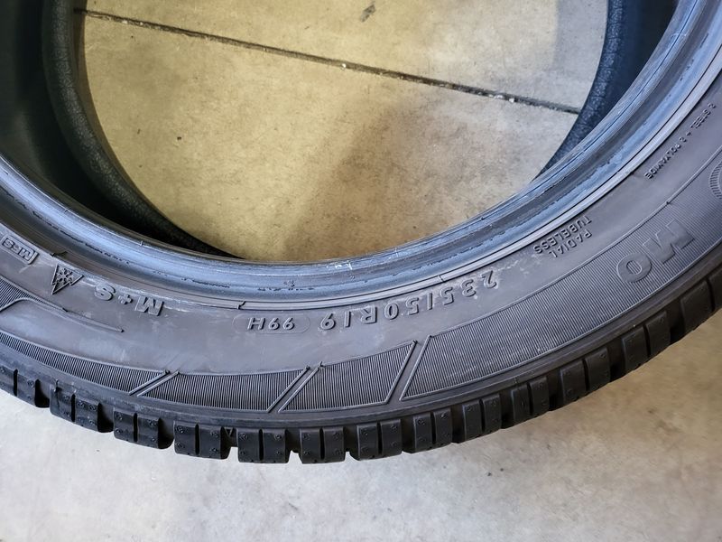 235/50/19 DUNLOP 4бр