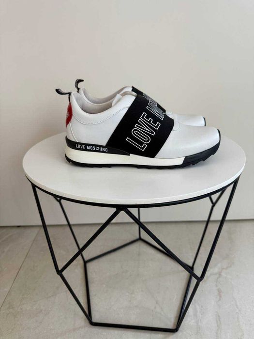 Оригинални дамски сникърси Love Moschino 37