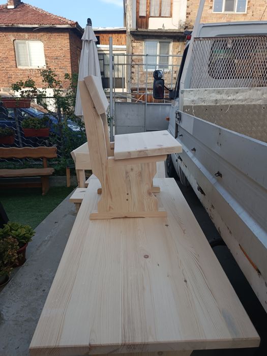 Маси и пейки материал е бял бор