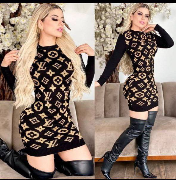 Rochițe dama tricot , LV 


Maro m m  l l xl 

Negru/maro m m 

Negru/