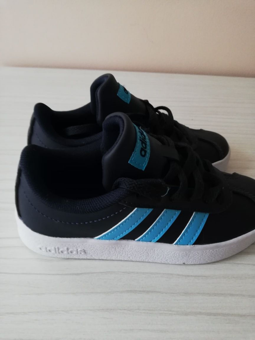 Маратонки Adidas детски, номер 29.