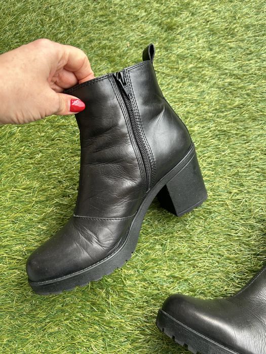 Дамски боти Vagabond естествена кожа с дебел ток черни