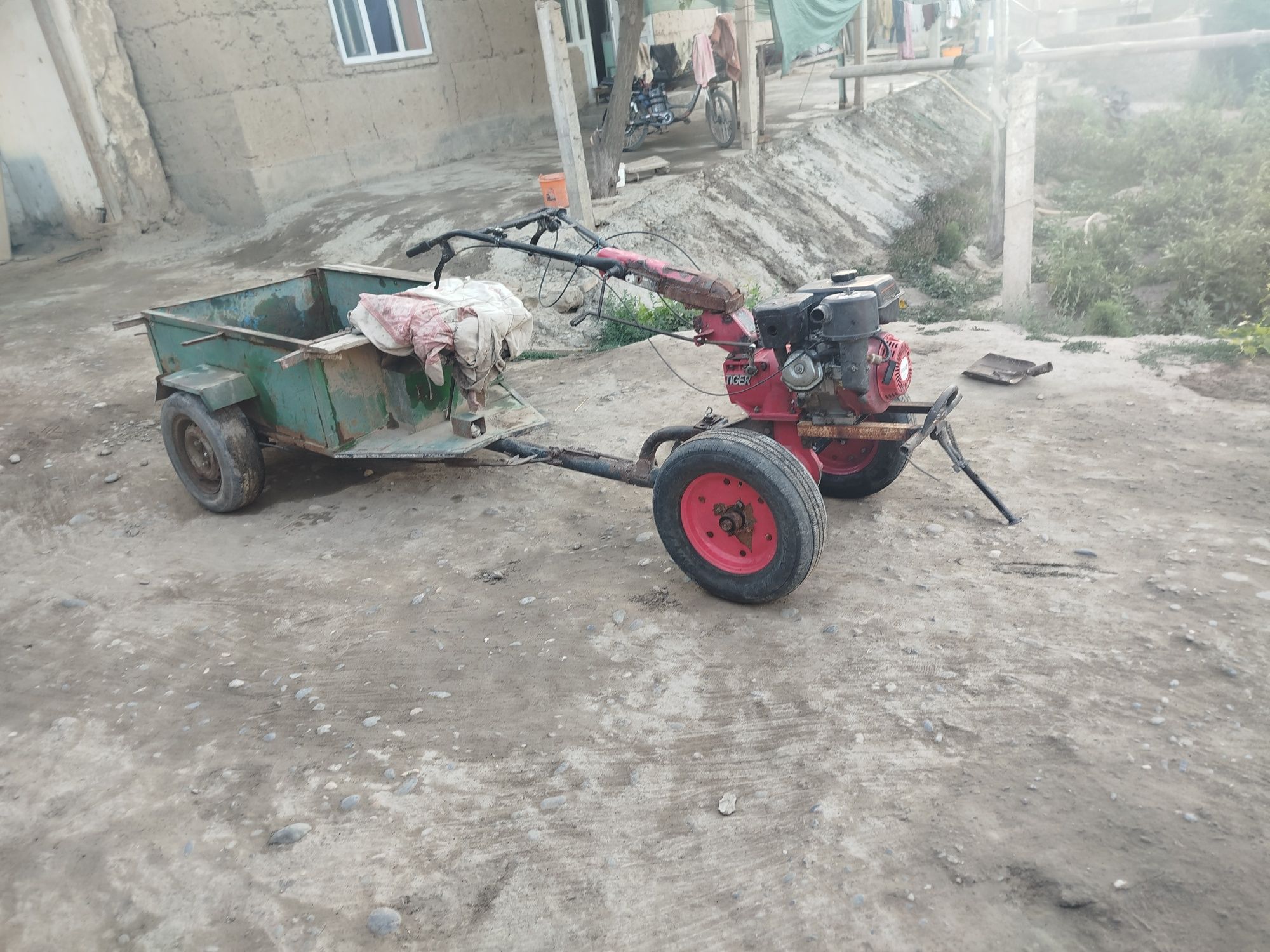 Motoblok sotiladi ot kuchi 177 hp9:talik