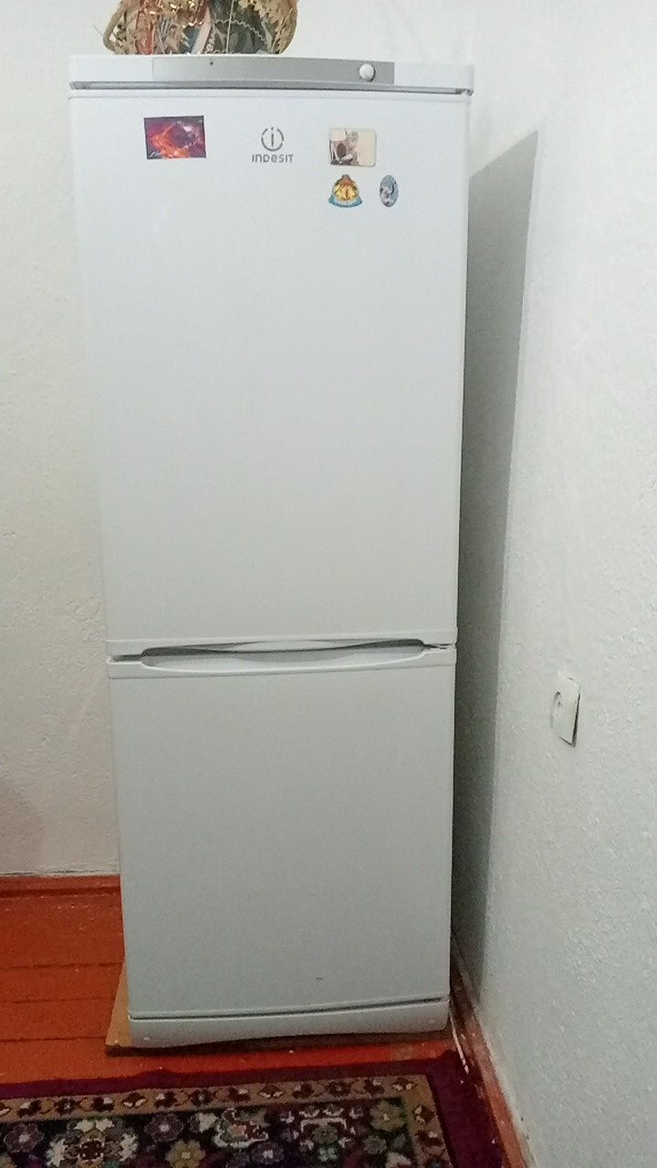 продам Холодиьник Indesit