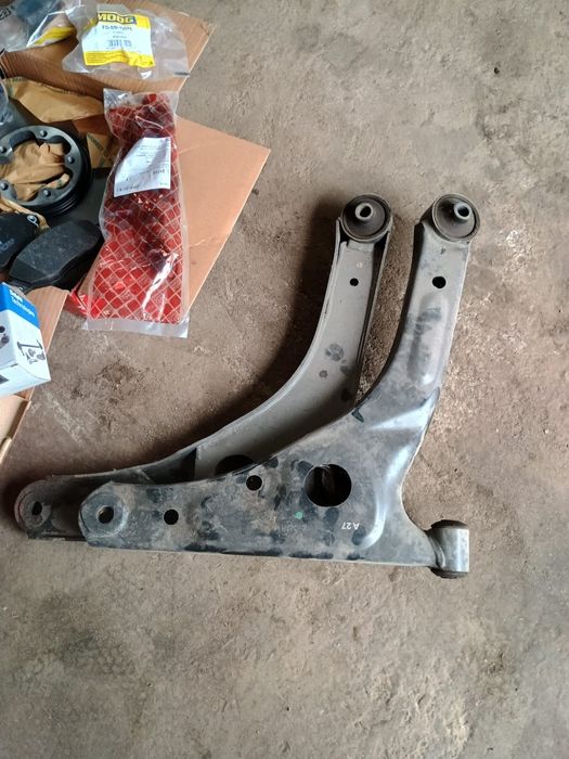 Vând  piese pentru Ford transit 2.0 tdi 2005