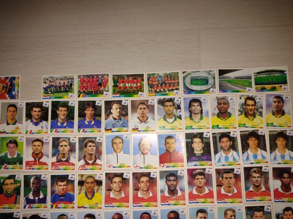 Vând colecție de stickere originale Panini World Cup France 1998