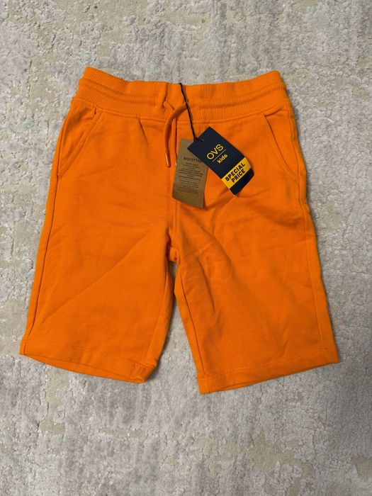 Pantaloni scurti.  .