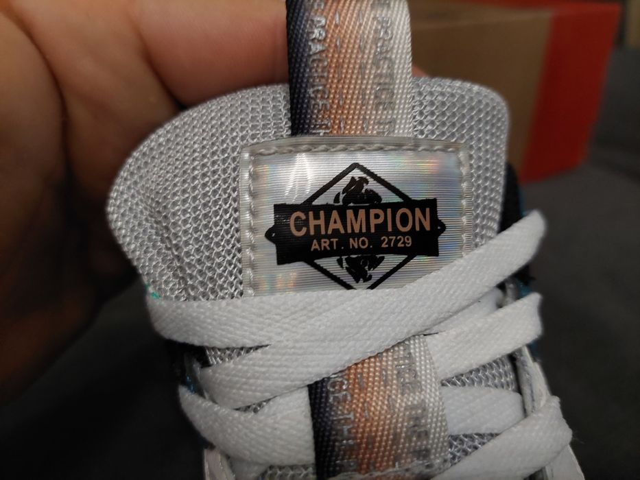 Adidasi sport barbati marca Champion