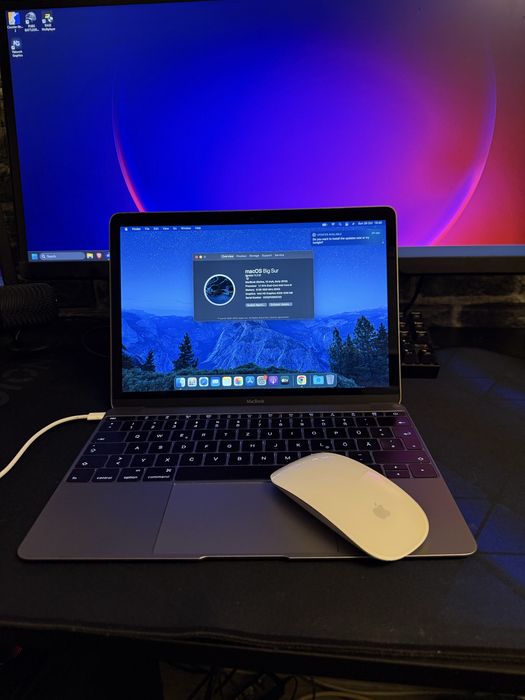 MacBook 2017 cu mouse Apple