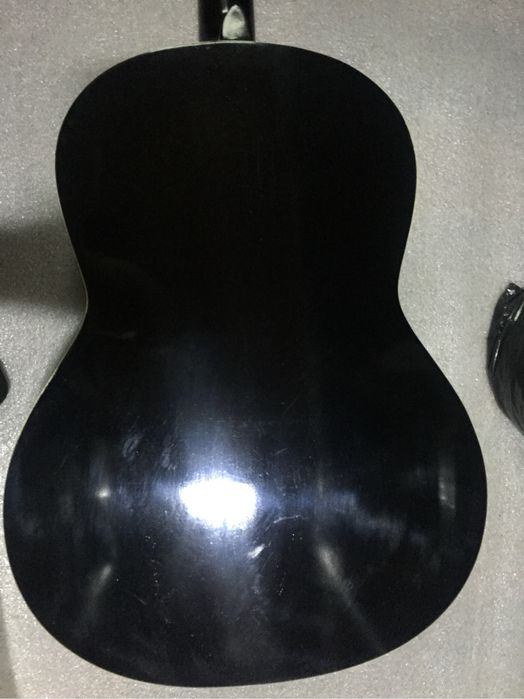 Akustik gitara sotiladi Rus