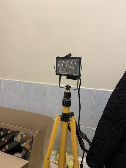 Кабель ,пражектора не дорого все новое