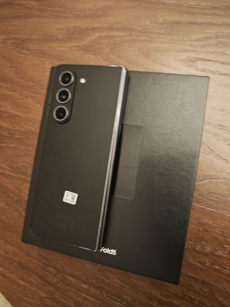Samsung Galaxy Z Fold 5 5G 256GB 12RAM Black с 2 г. гаранция