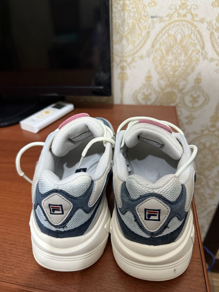 Кроссовки Fila размер 39