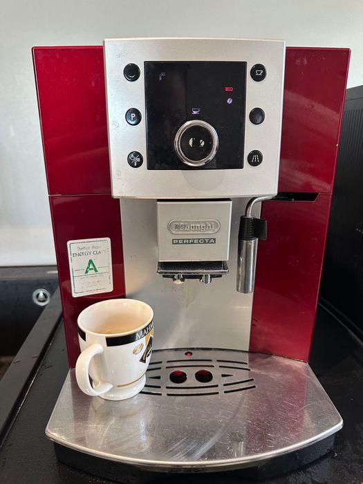 Автоматична кафемашина Delonghi Perfecta