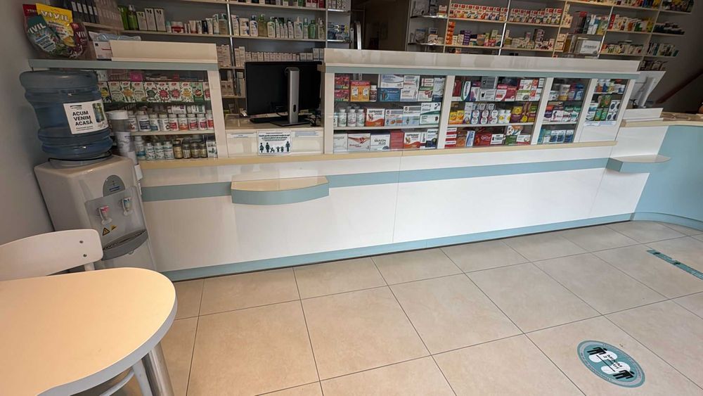 Vând mobilier farmacie complet – stare excelentă