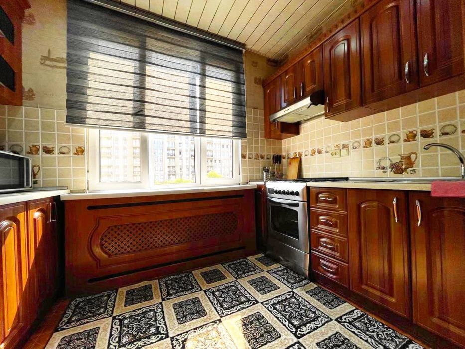 Сдаётся 4-х комнатная квартира в центре