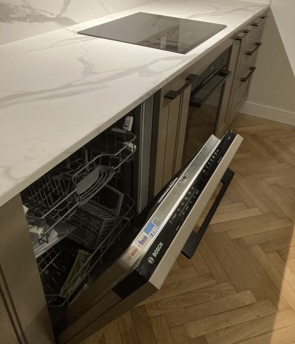 Instalare hota + tubulatura . Montaj plita inductie + cuptor