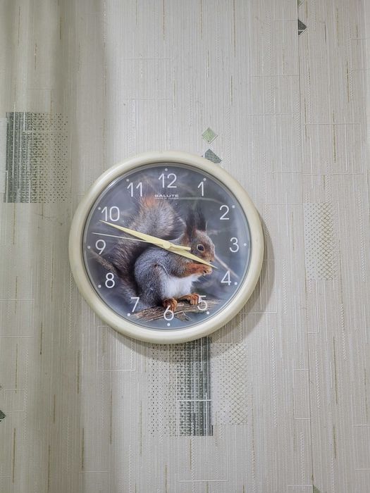 Продам настенные часы