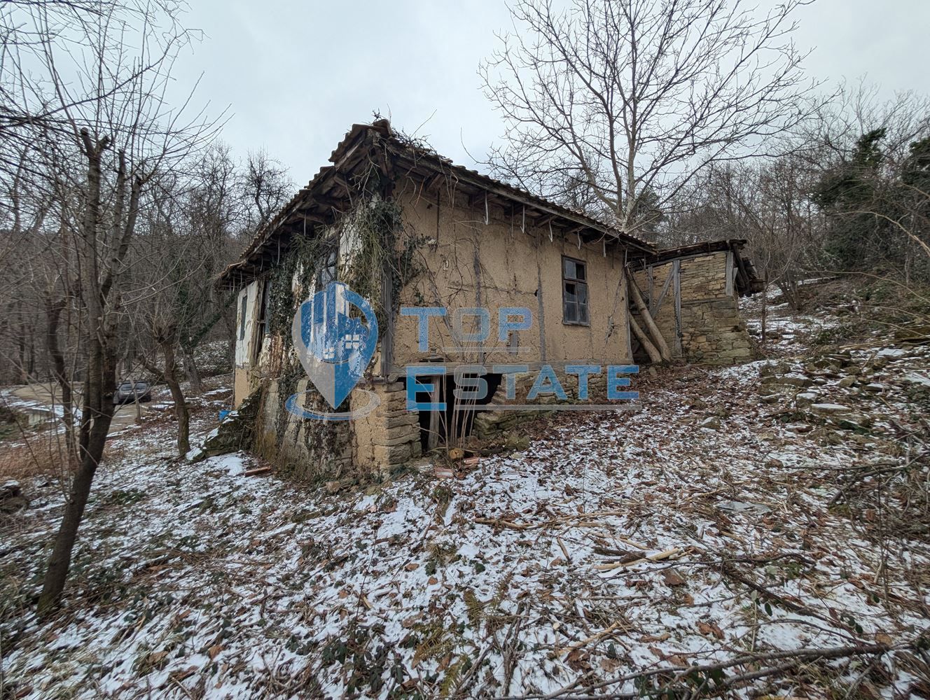 Парцел със стара къща в близост до град Трявна