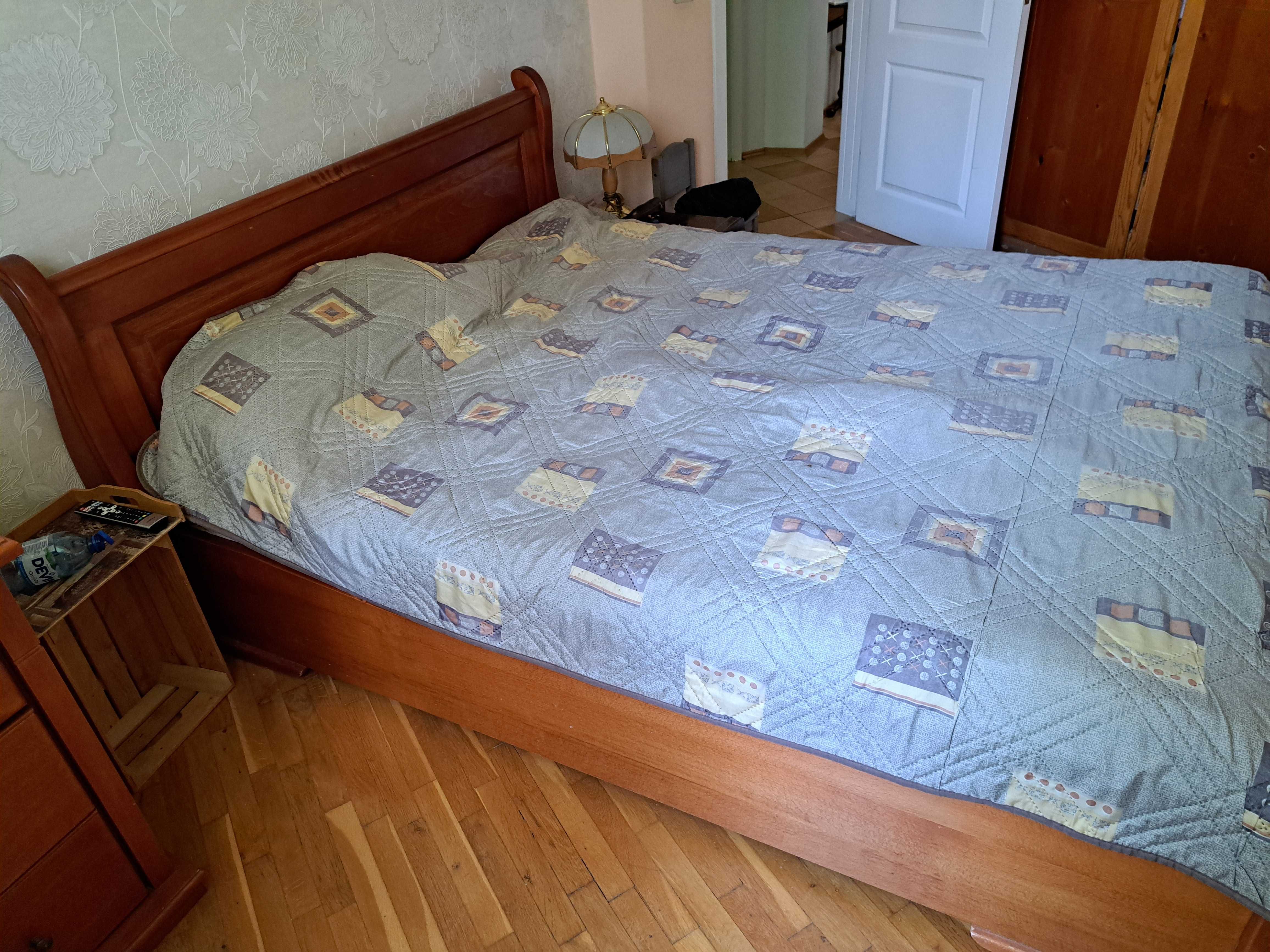Спалня от масивно дърво от Олимпия Орешака, подматрачни рамки и матрак