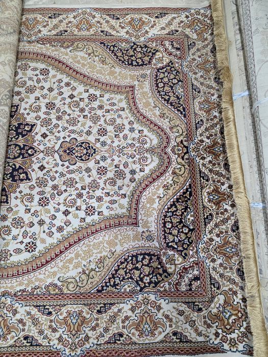 Ковёр в хорошем состоянии