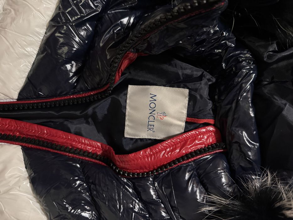 Яке Moncler запазено