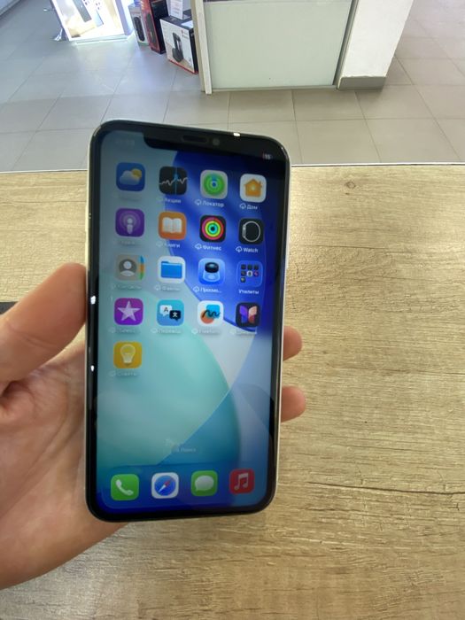 Продам айфон 11